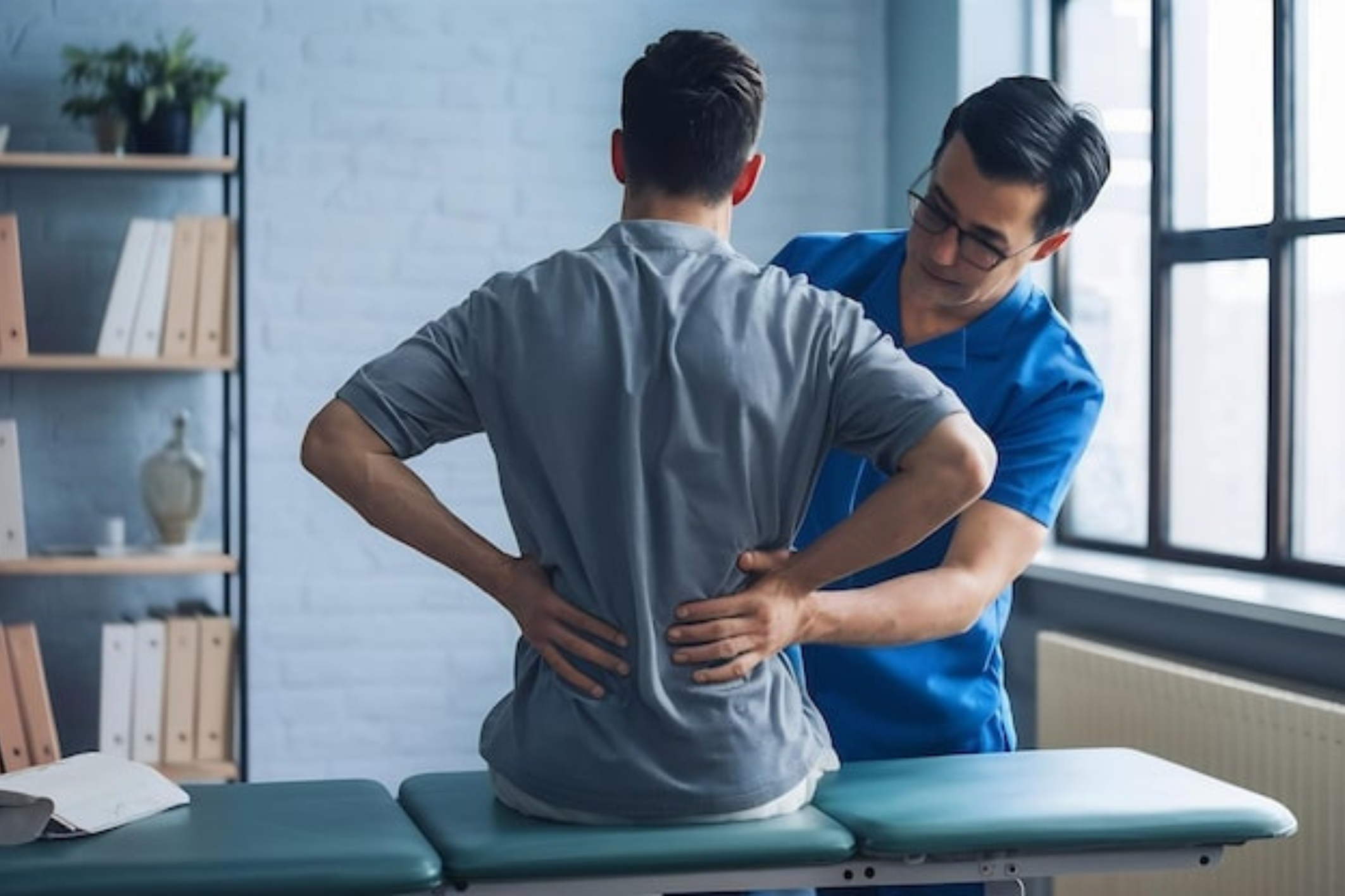7 Habits Causing Back Pain in Pune Working Professionals – Explained by Dr SumitZ